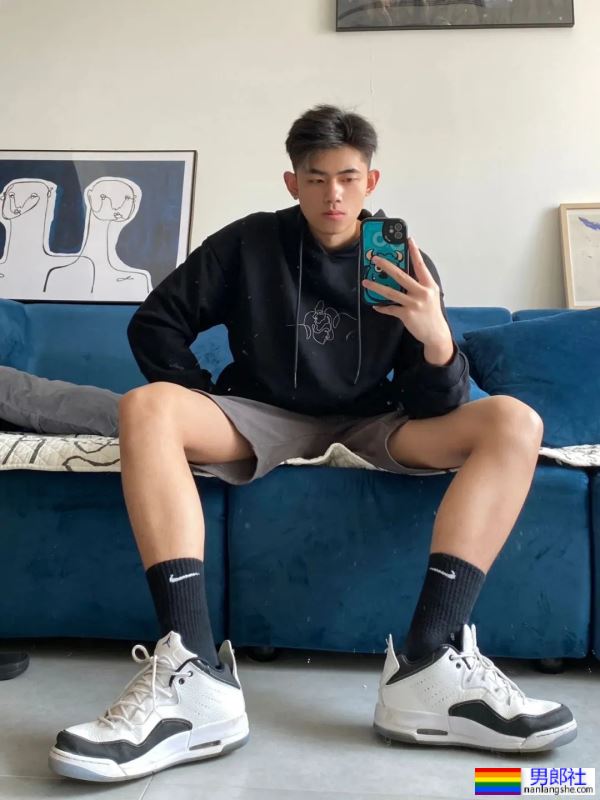 正装体育生男大 185CM - 51虹马