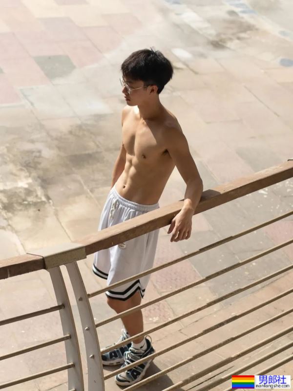 和好兄弟一起健身秀身材，是快乐的 - 51虹马