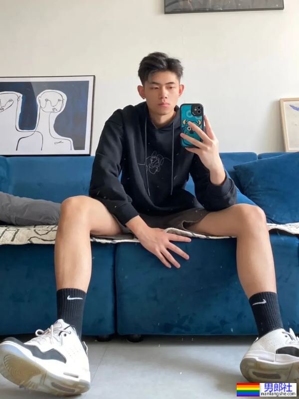 正装体育生男大 185CM - 51虹马