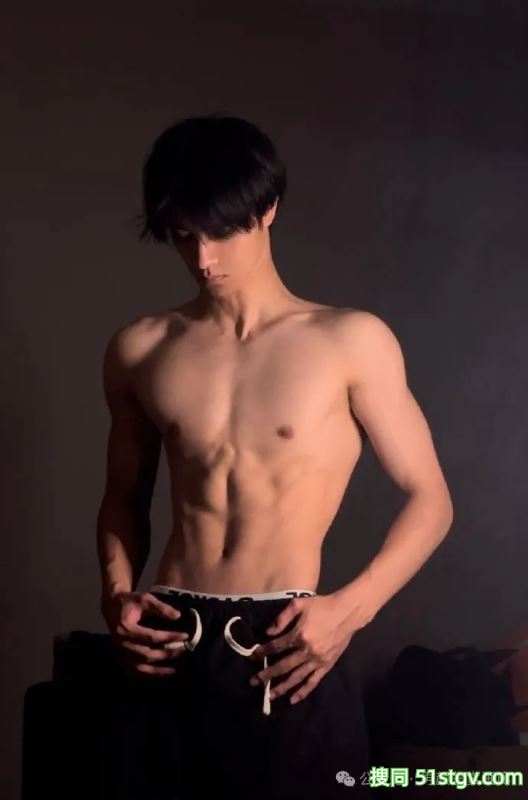 宽肩宅腰的鲜肉腹肌男大，男友力Max，你的梦中情男！ - 51虹马