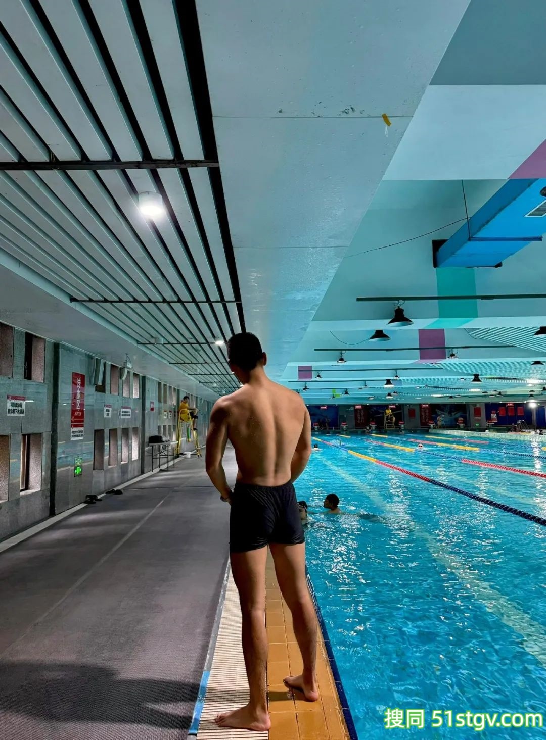 寸头黑皮体育生，好想吃 - 51虹马