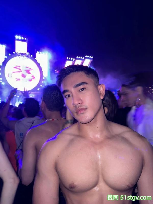 去泰国大趴就需要这样的大胸肌！ - 51虹马
