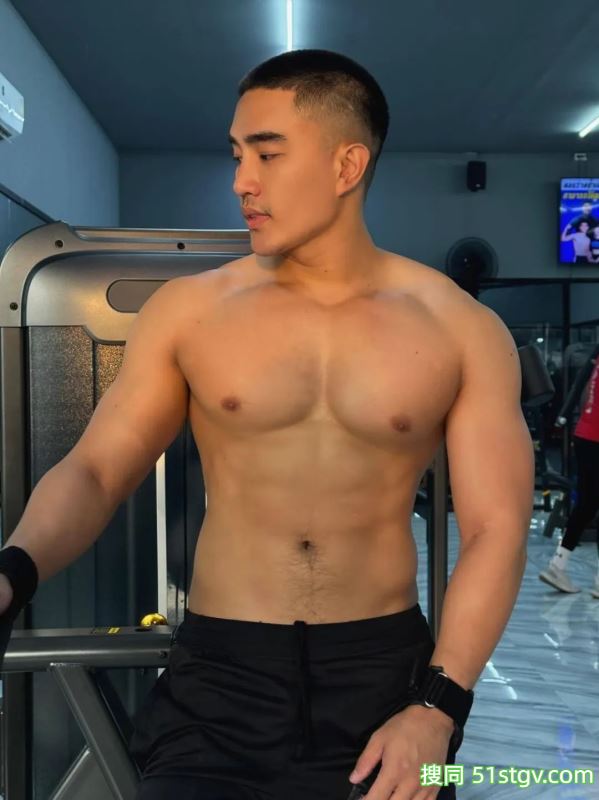 去泰国大趴就需要这样的大胸肌！ - 51虹马