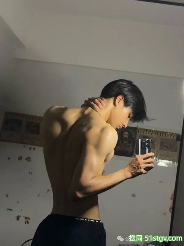 宽肩宅腰的鲜肉腹肌男大，男友力Max，你的梦中情男！ - 51虹马