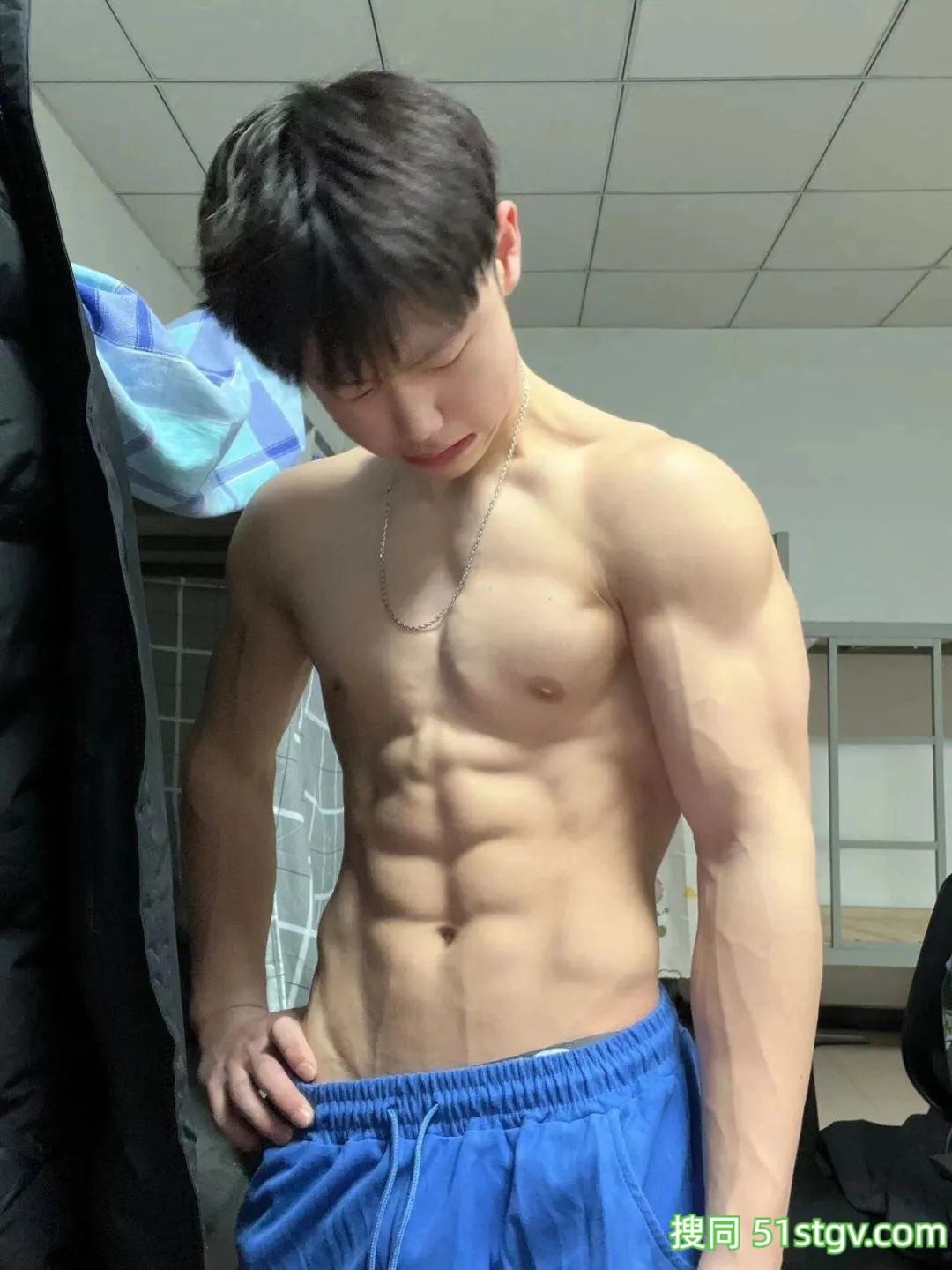 18岁好嫩，身材棒，奶香奶香的 - 51虹马