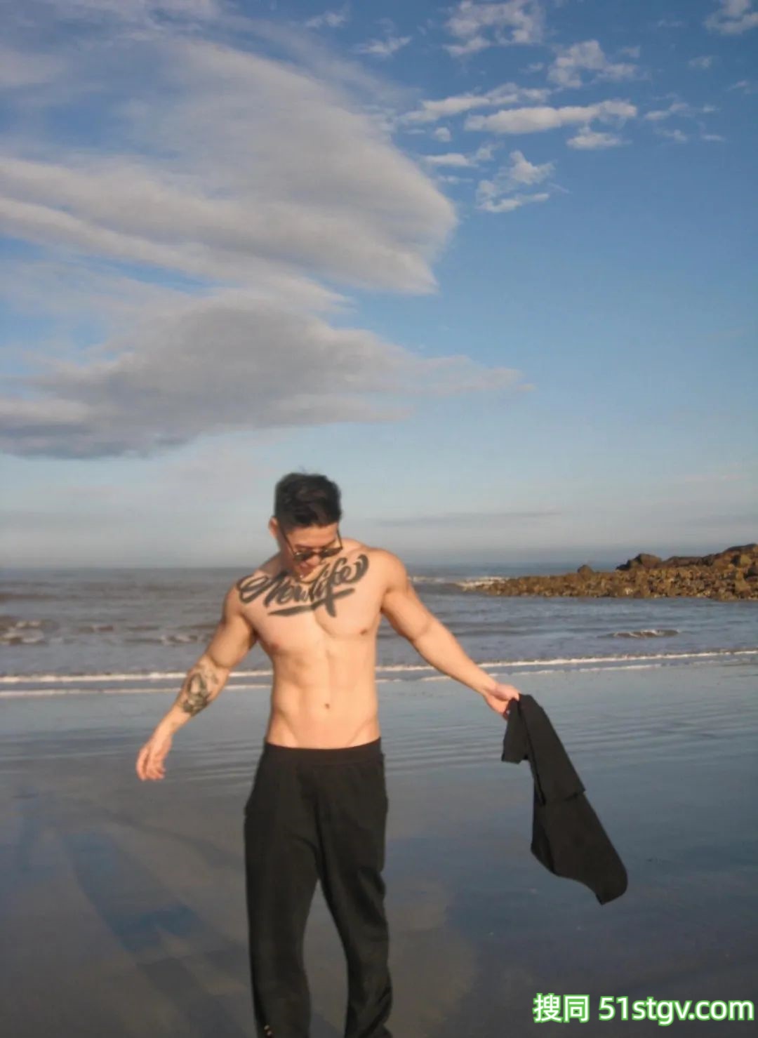 吸吸，痞帅加粗壮，根本让人没有抵抗力 - 51虹马