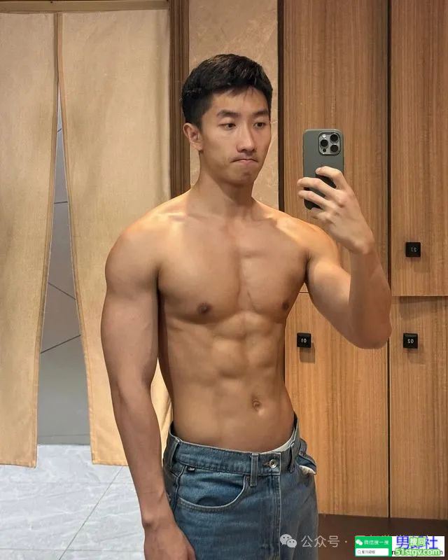 广东的薄肌舞蹈演员，穿着白袜好诱人！ - 51虹马