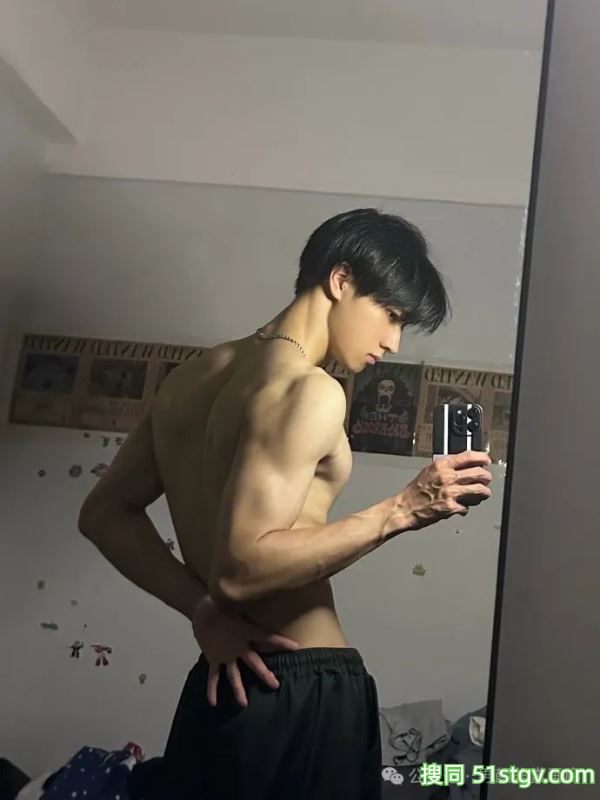 宽肩宅腰的鲜肉腹肌男大，男友力Max，你的梦中情男！ - 51虹马