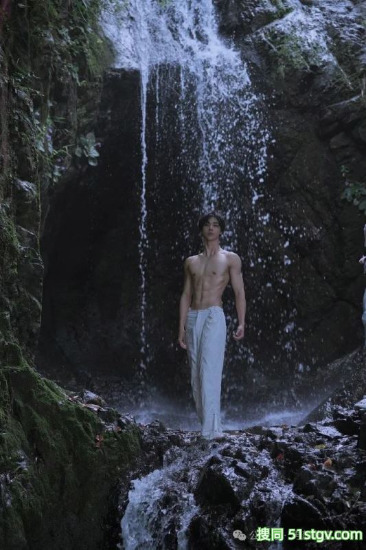 宽肩宅腰的鲜肉腹肌男大，男友力Max，你的梦中情男！ - 51虹马