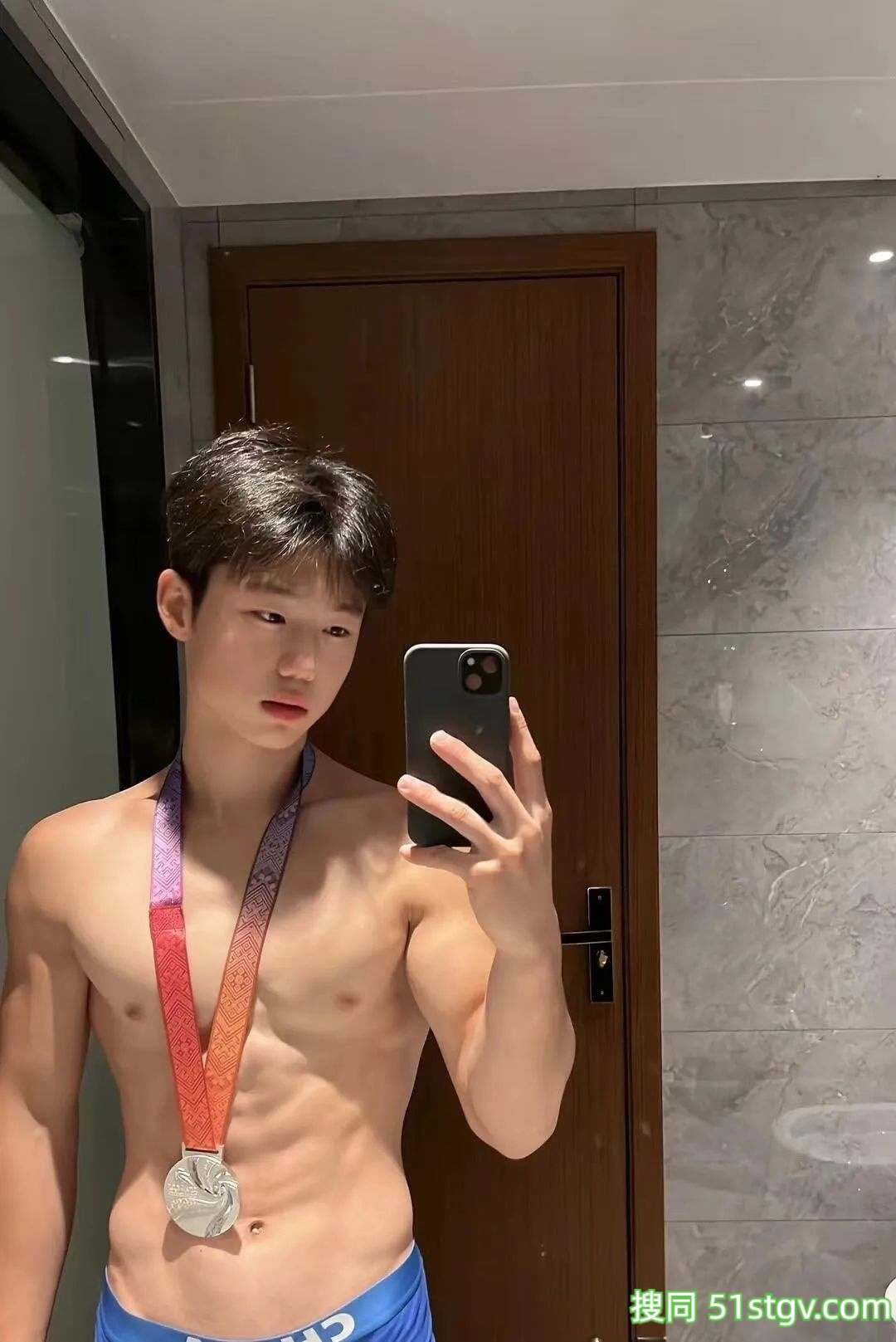 18岁好嫩，身材棒，奶香奶香的 - 51虹马