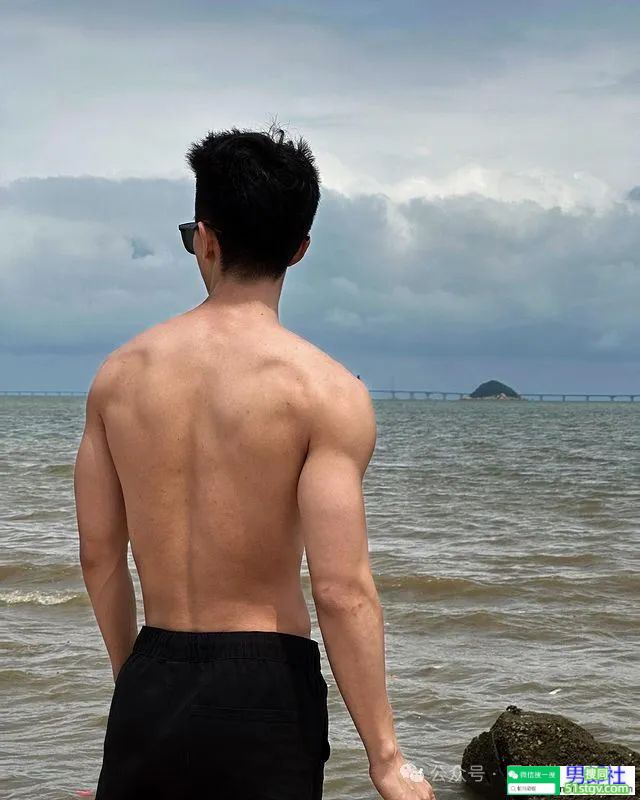 广东的薄肌舞蹈演员，穿着白袜好诱人！ - 51虹马