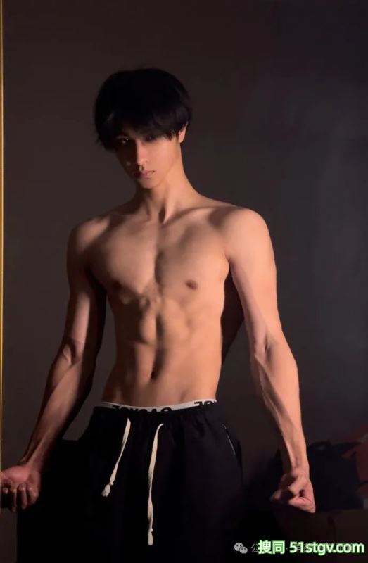 宽肩宅腰的鲜肉腹肌男大，男友力Max，你的梦中情男！ - 51虹马