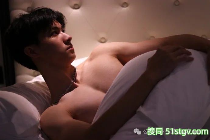 宽肩宅腰的鲜肉腹肌男大，男友力Max，你的梦中情男！ - 51虹马
