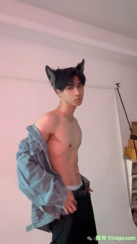 宽肩宅腰的鲜肉腹肌男大，男友力Max，你的梦中情男！ - 51虹马