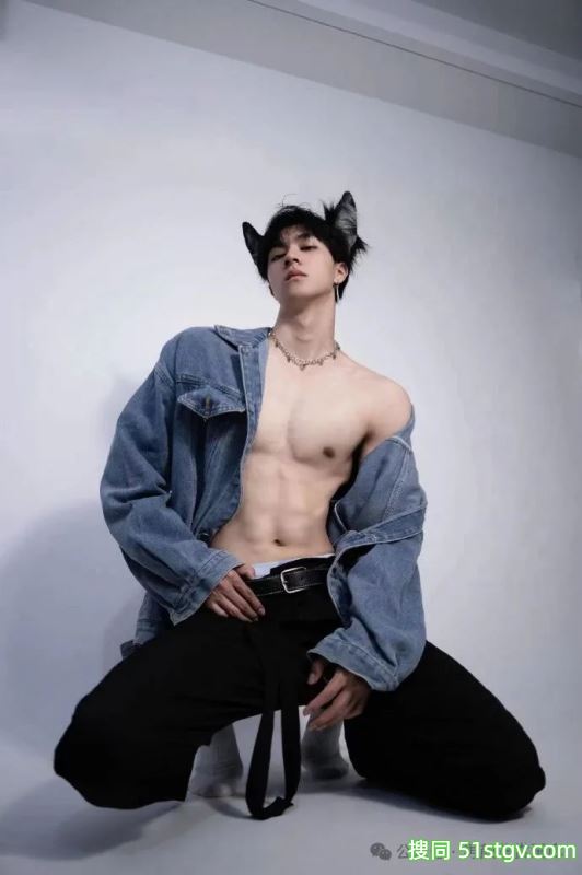 宽肩宅腰的鲜肉腹肌男大，男友力Max，你的梦中情男！ - 51虹马