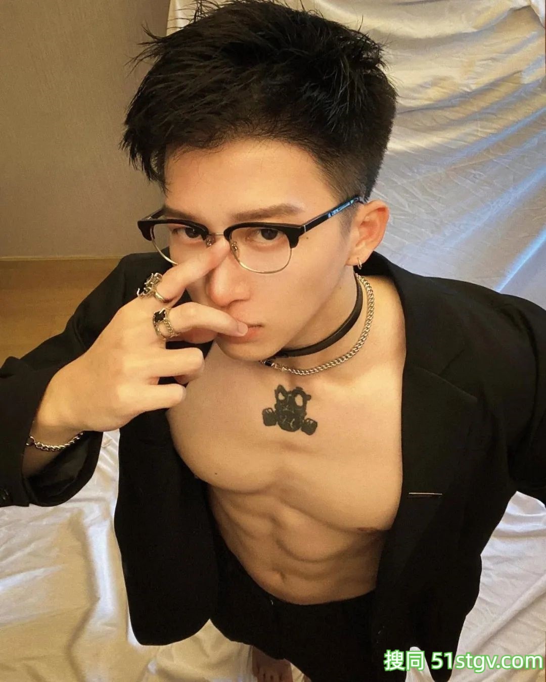 骑行服被他穿成这样了！网友直呼太涩了！ - 51虹马