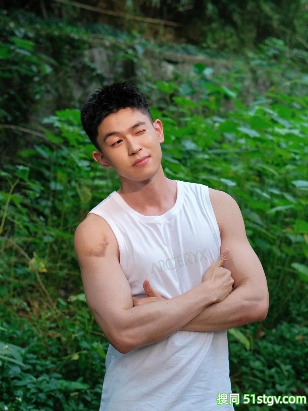 野生黑皮体育生 - 51虹马