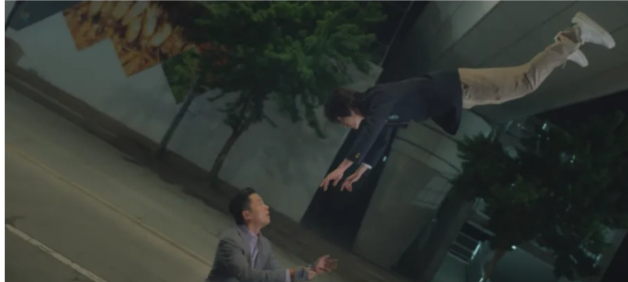 《黑帮的我成了高中生》少年长期遭受校园霸凌,自杀时砸在黑社会大佬身上,大佬灵魂附身少年。 - 51虹马 《黑帮的我成了高中生》少年长期遭受校园霸凌,自杀时砸在黑社会大佬身上,大佬灵魂附身少年。 - 51虹马