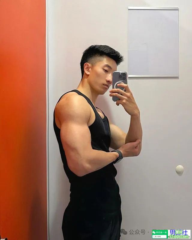 广东的薄肌舞蹈演员，穿着白袜好诱人！ - 51虹马