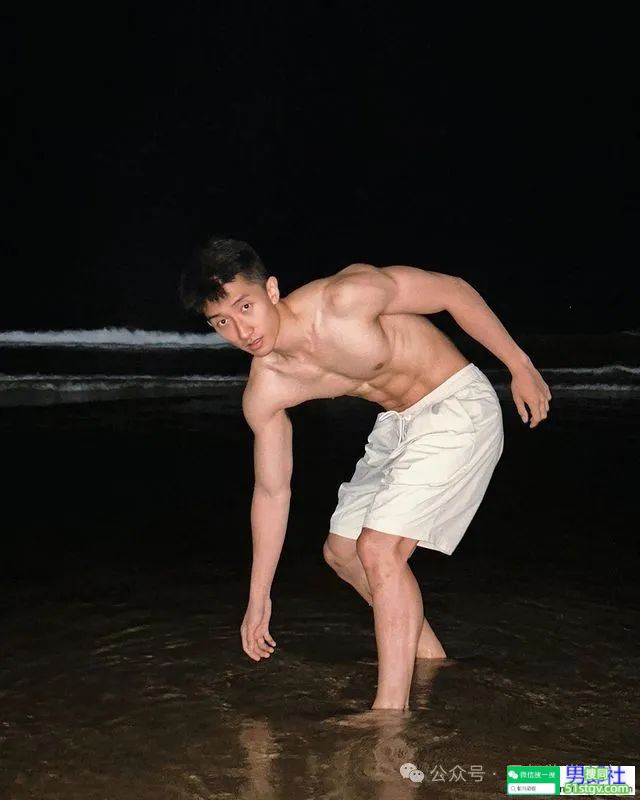 广东的薄肌舞蹈演员，穿着白袜好诱人！ - 51虹马