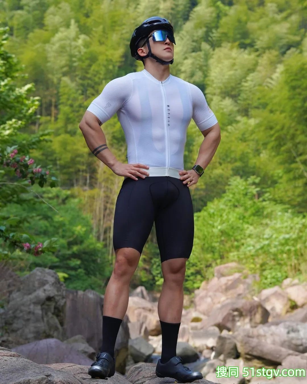 骑行服被他穿成这样了！网友直呼太涩了！ - 51虹马