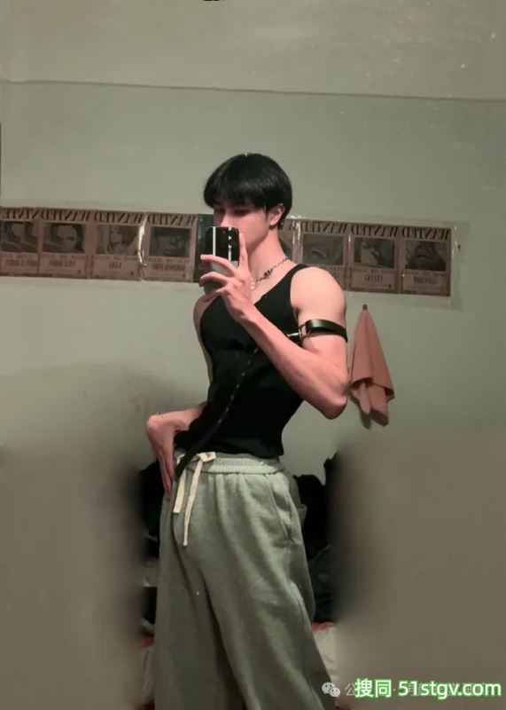 宽肩宅腰的鲜肉腹肌男大，男友力Max，你的梦中情男！ - 51虹马