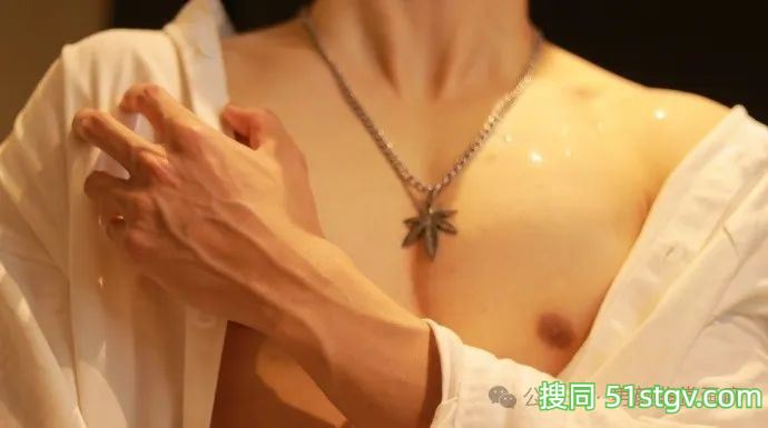 宽肩宅腰的鲜肉腹肌男大，男友力Max，你的梦中情男！ - 51虹马