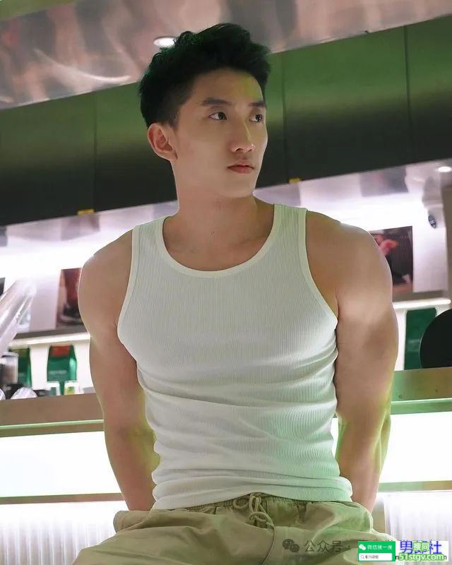 广东的薄肌舞蹈演员，穿着白袜好诱人！ - 51虹马