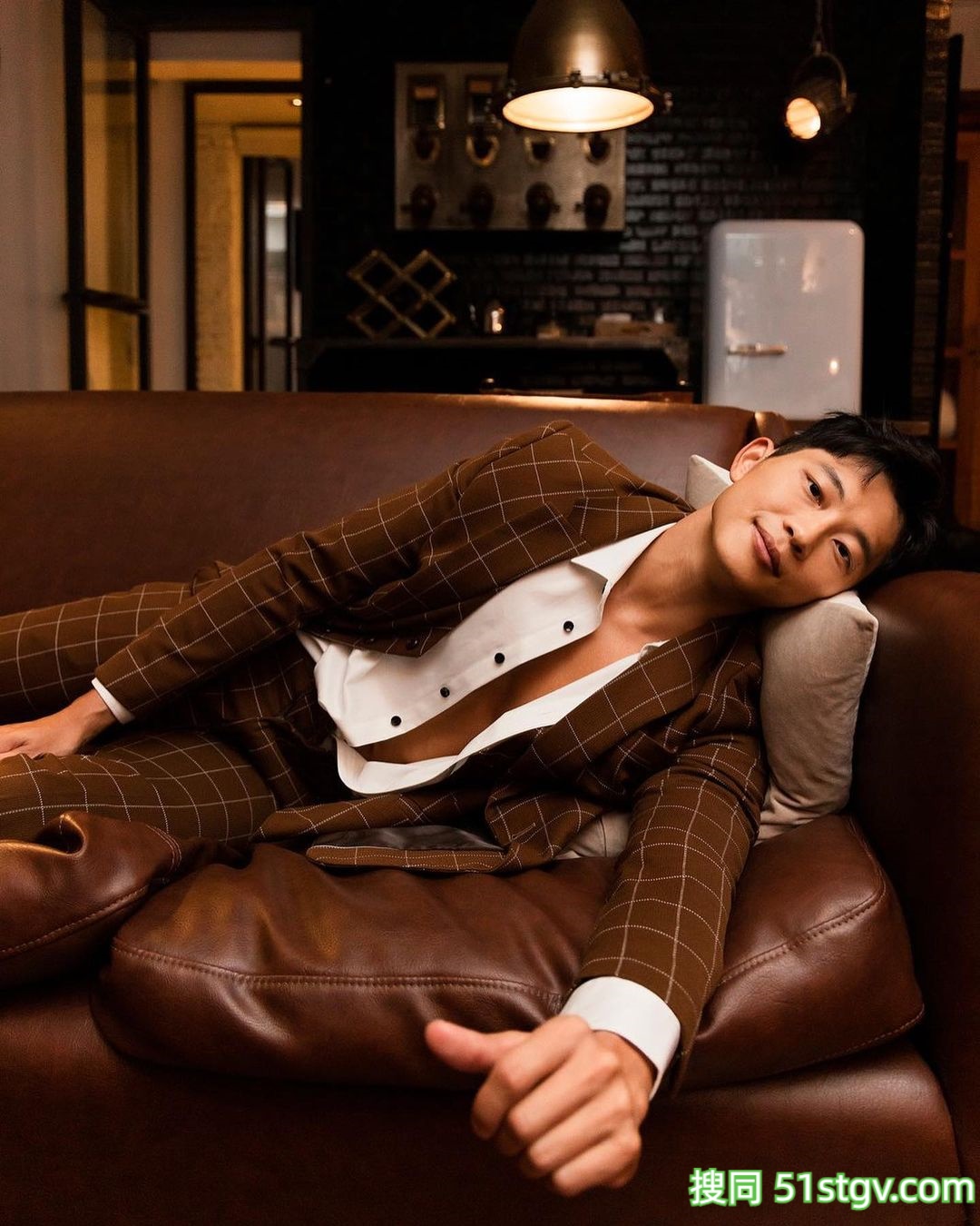 Gino 想让你看看他的《吉诺号》 阳光轻熟男的诱惑：「我蛮常裸体的！」 - 51虹马