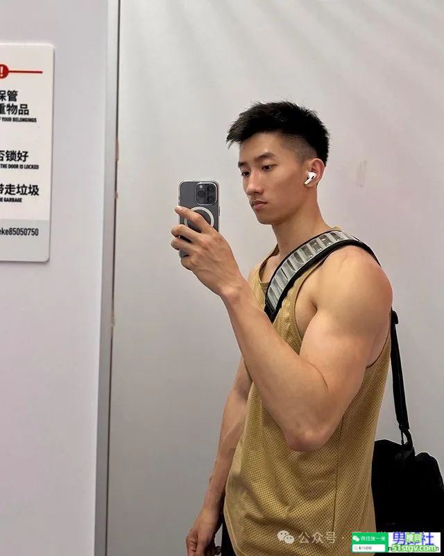 广东的薄肌舞蹈演员，穿着白袜好诱人！ - 51虹马