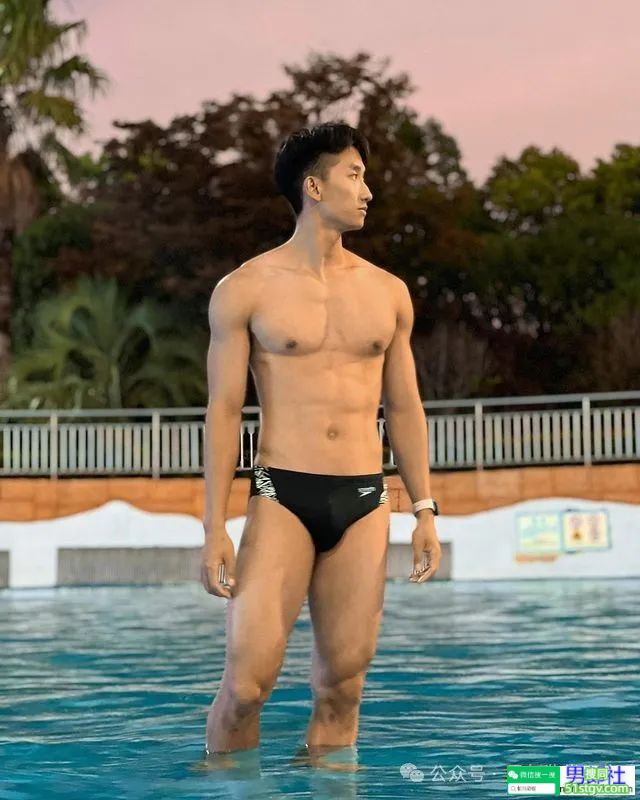 广东的薄肌舞蹈演员，穿着白袜好诱人！ - 51虹马