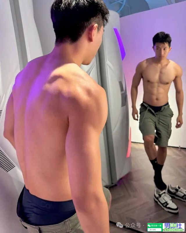 广东的薄肌舞蹈演员，穿着白袜好诱人！ - 51虹马