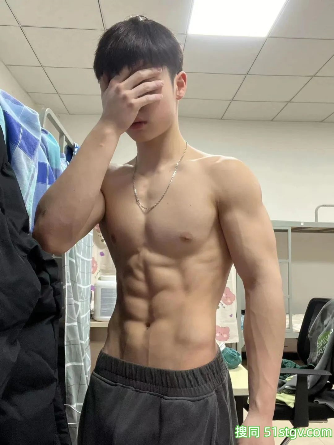 18岁好嫩，身材棒，奶香奶香的 - 51虹马