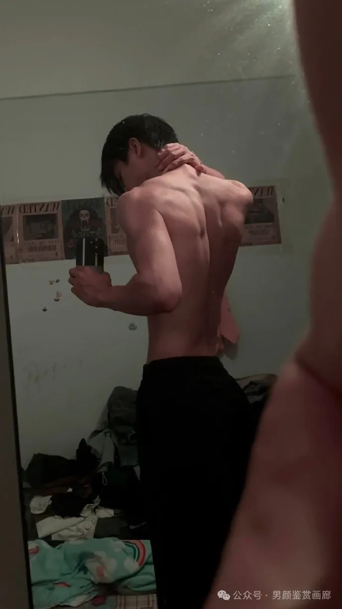 宽肩宅腰的鲜肉腹肌男大，男友力Max，你的梦中情男！ - 51虹马