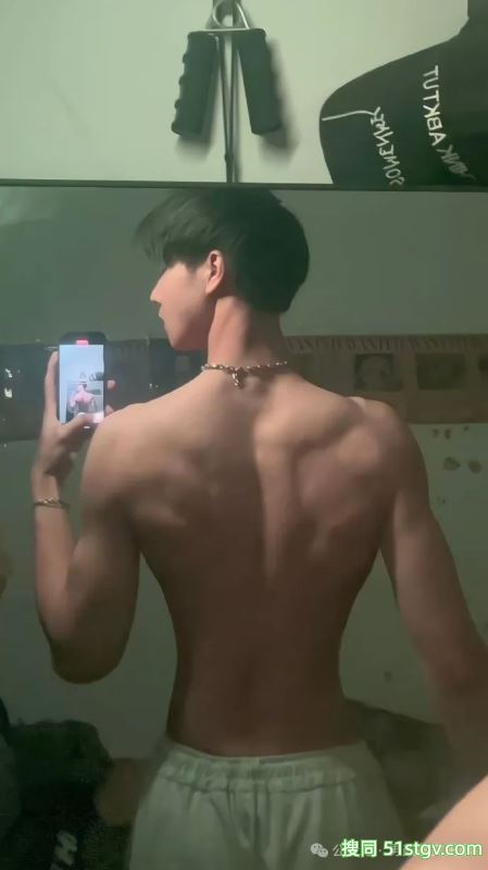 宽肩宅腰的鲜肉腹肌男大，男友力Max，你的梦中情男！ - 51虹马