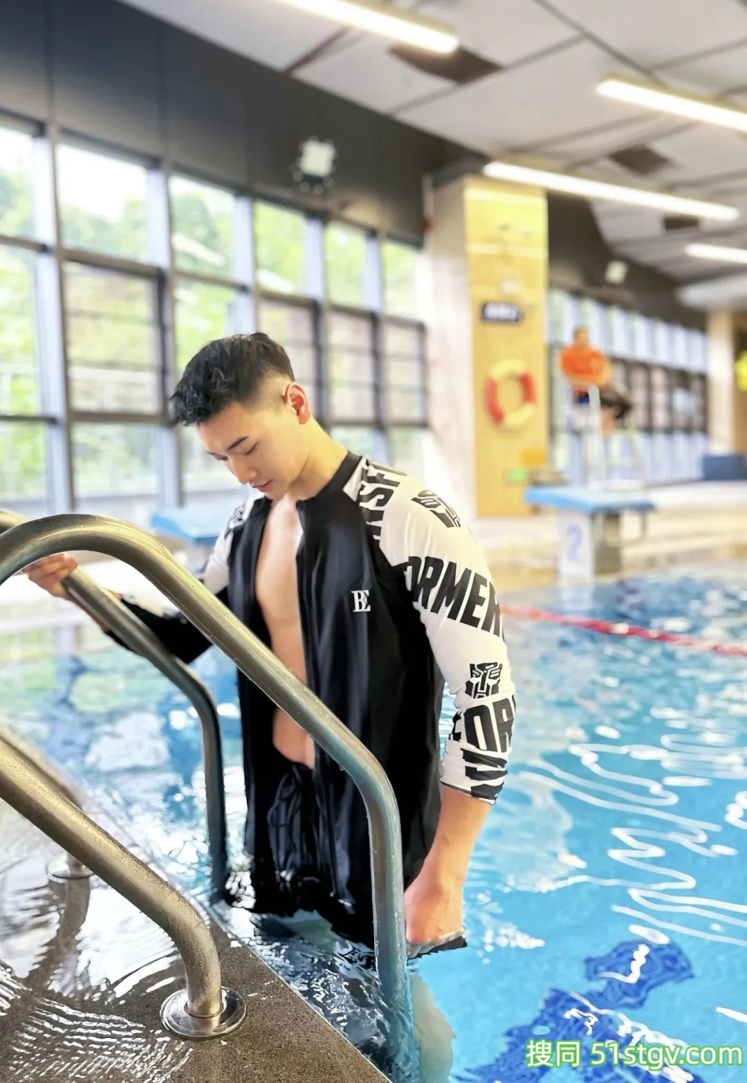 攻气十足小哥哥，爱在水里玩 - 51虹马