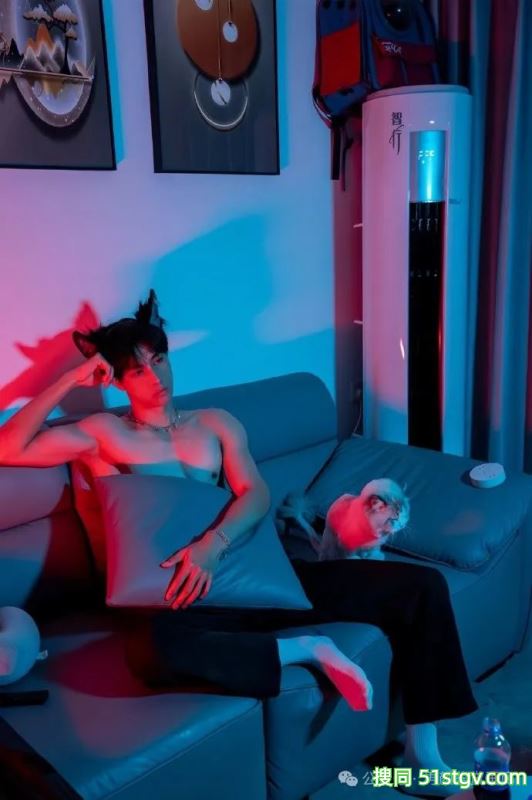 宽肩宅腰的鲜肉腹肌男大，男友力Max，你的梦中情男！ - 51虹马