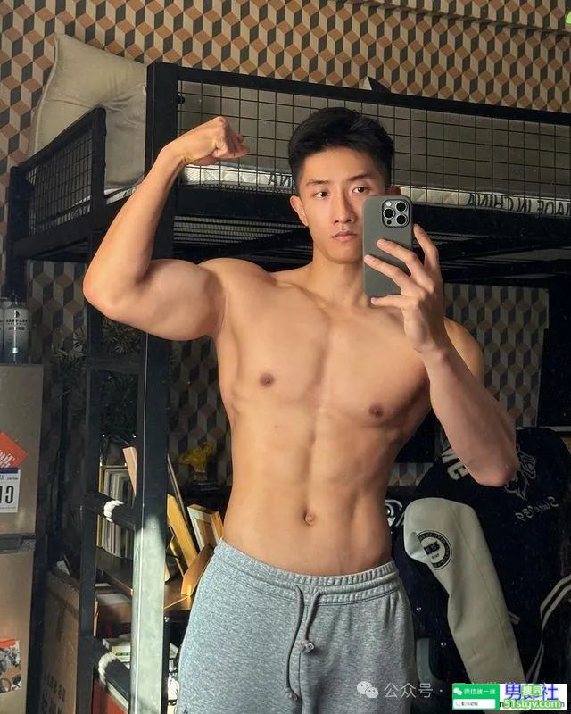 广东的薄肌舞蹈演员，穿着白袜好诱人！ - 51虹马