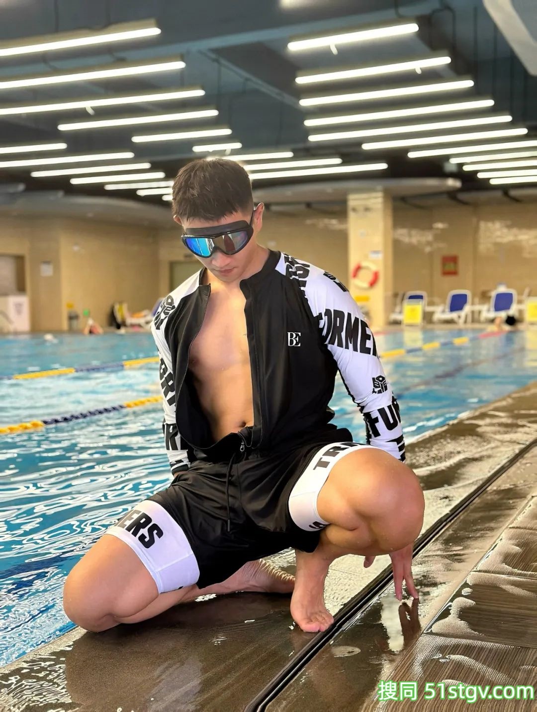 攻气十足小哥哥，爱在水里玩 - 51虹马