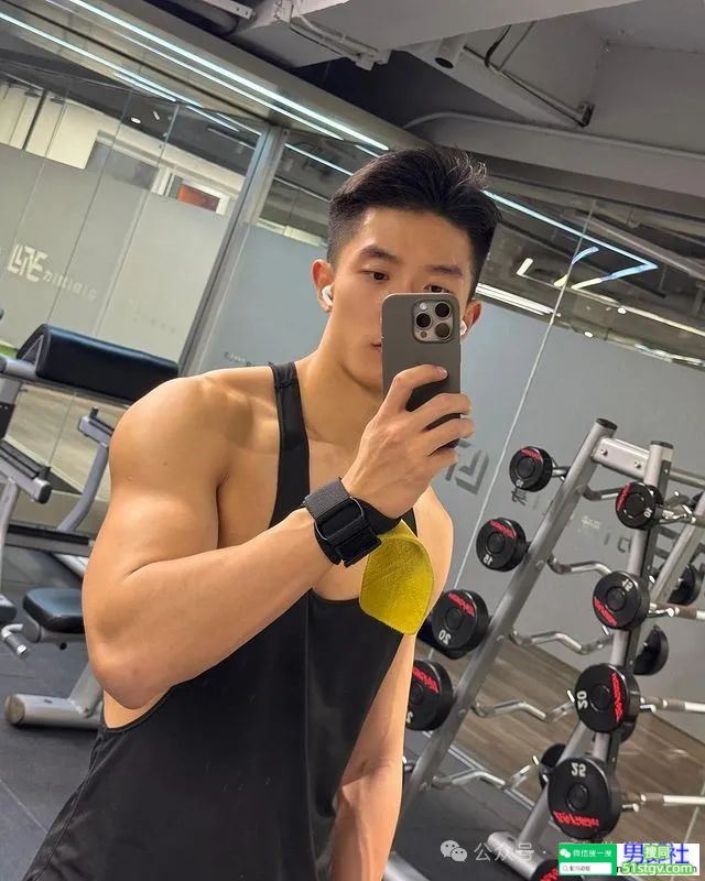 广东的薄肌舞蹈演员，穿着白袜好诱人！ - 51虹马