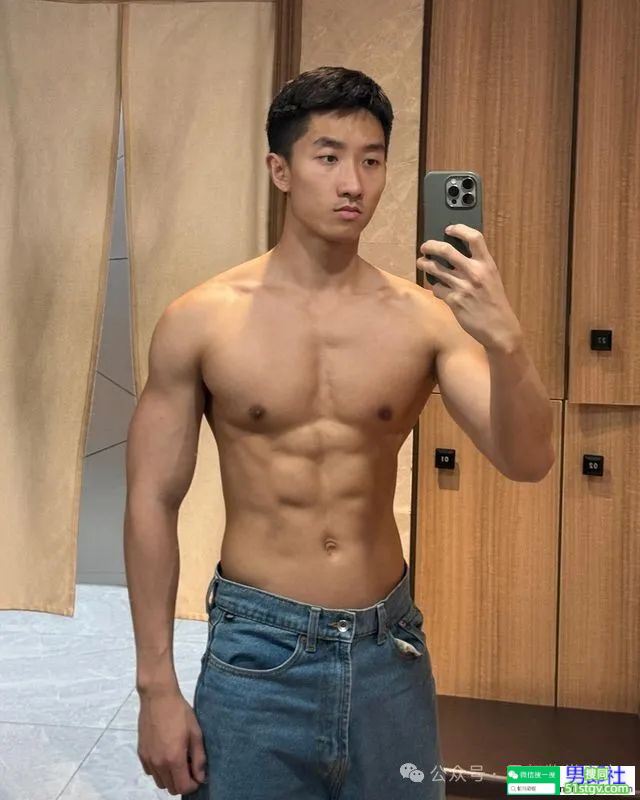 广东的薄肌舞蹈演员，穿着白袜好诱人！ - 51虹马