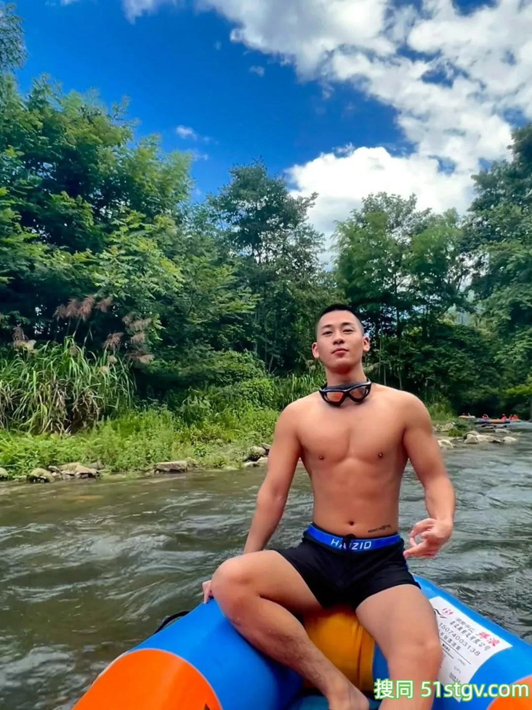 寸头黑皮体育生，好想吃 - 51虹马