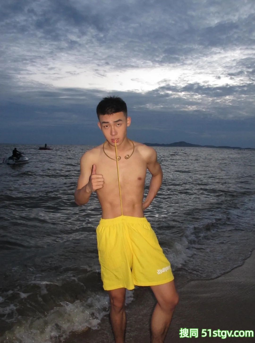 有点黄，有点猛，这条裤子…… - 51虹马