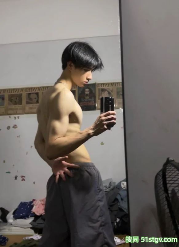 宽肩宅腰的鲜肉腹肌男大，男友力Max，你的梦中情男！ - 51虹马