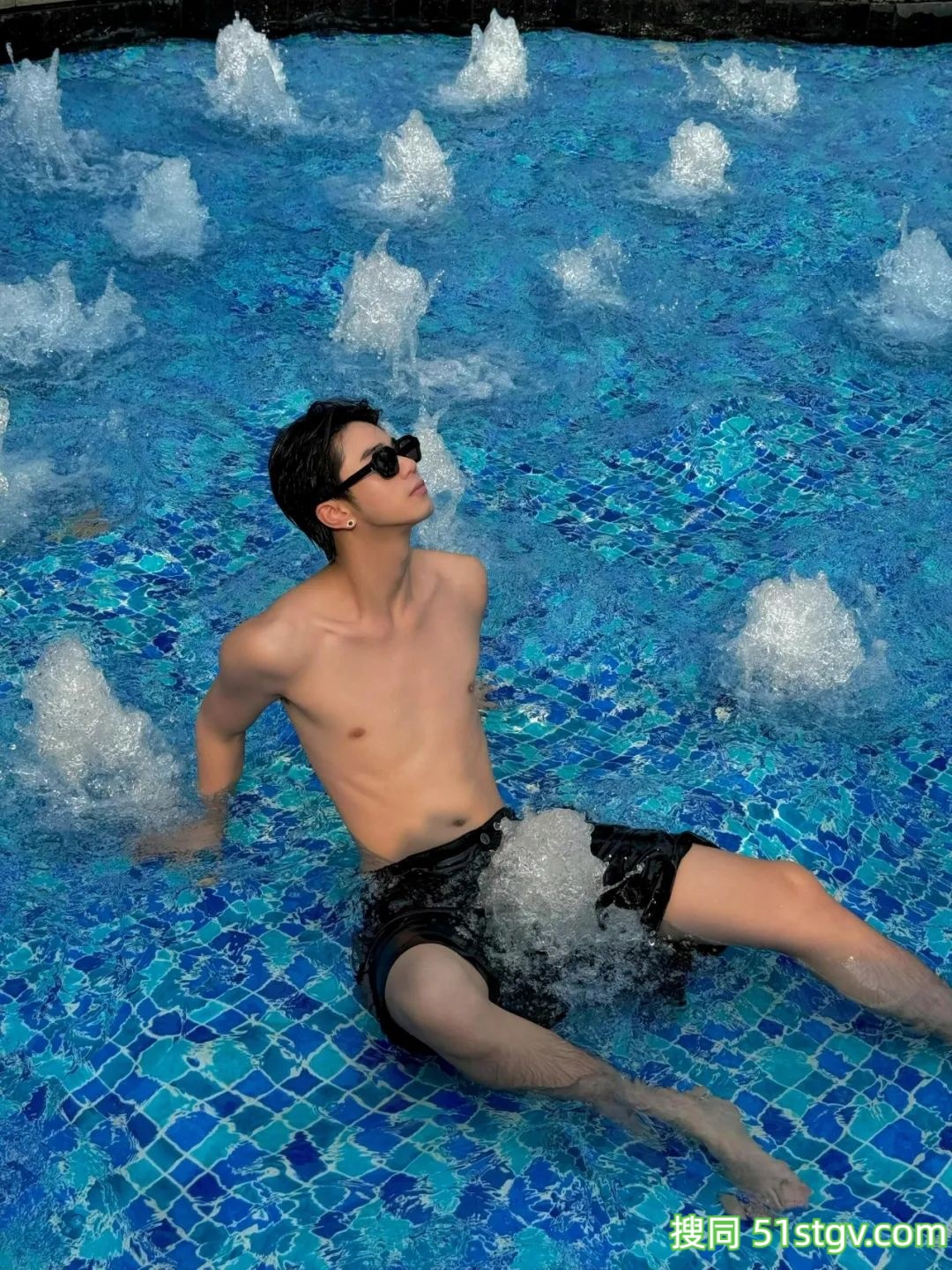 下雨天，适合宅在家睡觉 - 51虹马