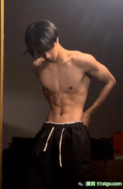 宽肩宅腰的鲜肉腹肌男大，男友力Max，你的梦中情男！ - 51虹马