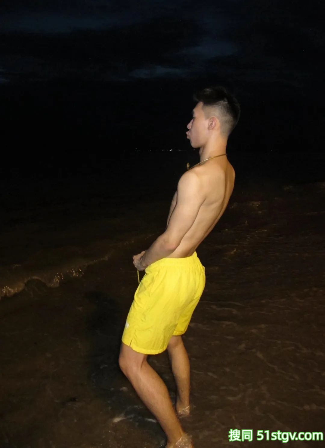 有点黄，有点猛，这条裤子……-51虹马