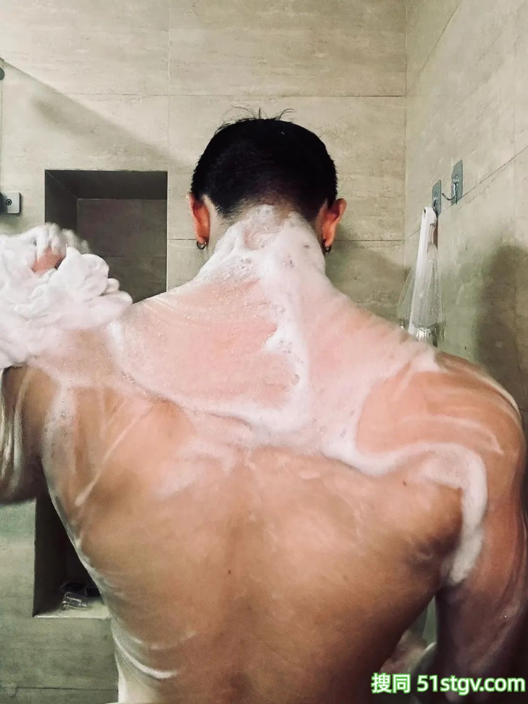 男友宽广的背，安全感满满 - 51虹马