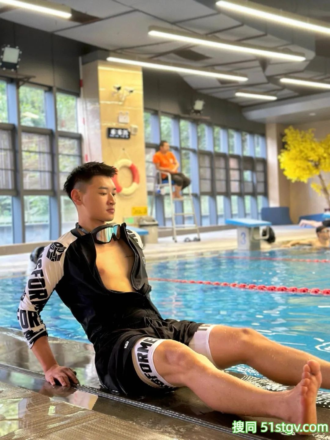 攻气十足小哥哥，爱在水里玩 - 51虹马