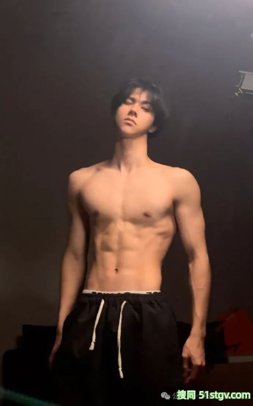 宽肩宅腰的鲜肉腹肌男大，男友力Max，你的梦中情男！ - 51虹马